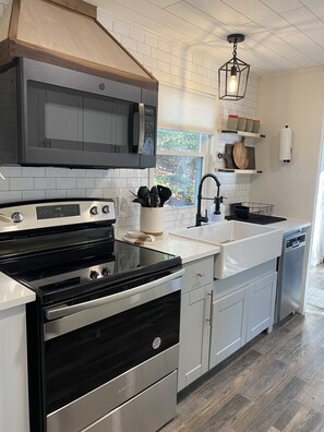 Refrigerador, microondas, horno, placa de cocina