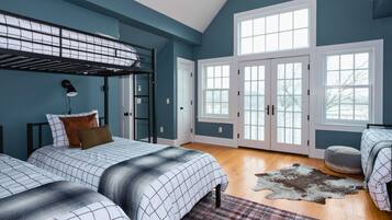 3 bedrooms, iron/ironing board, travel crib, WiFi