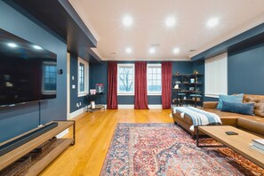 Smart TV, table football