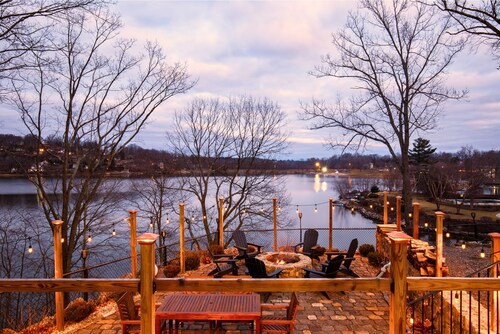 Lakeview Estate - Chef's Kitchen - NYC Getaway