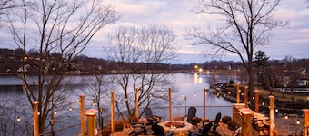 Lakeview Estate - Chef's Kitchen - NYC Getaway