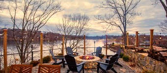Lakeview Estate - Chef's Kitchen - NYC Getaway