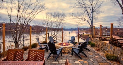 Lakeview Estate - Chef's Kitchen - NYC Getaway