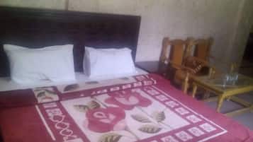 Tabla de planchar con plancha, wifi gratis y ropa de cama