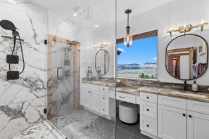 Combined shower/bathtub, hair dryer, towels, soap - Juniper Mountain Retreat |Hot Tub|Game Room| Views (Orderville)