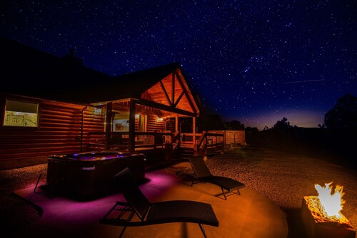 Juniper Mountain Retreat | Private hot tub | Zion