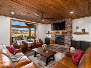 Smart TV, fireplace, video games, table tennis