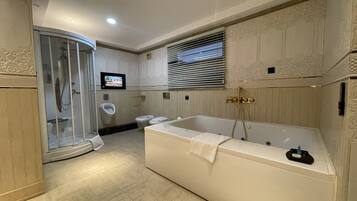Presidential Suite, 1 King Bed, Balcony, Mountain View | Bathroom | Rainfall showerhead, free toiletries, hair dryer, bathrobes