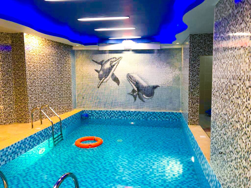 Indoor pool, lifeguards on site