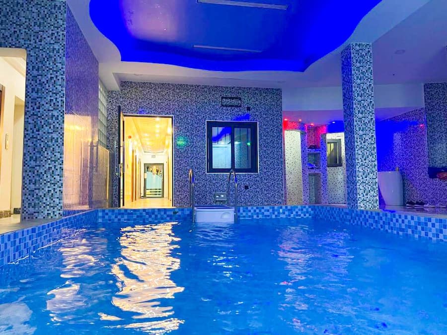 Indoor pool, lifeguards on site