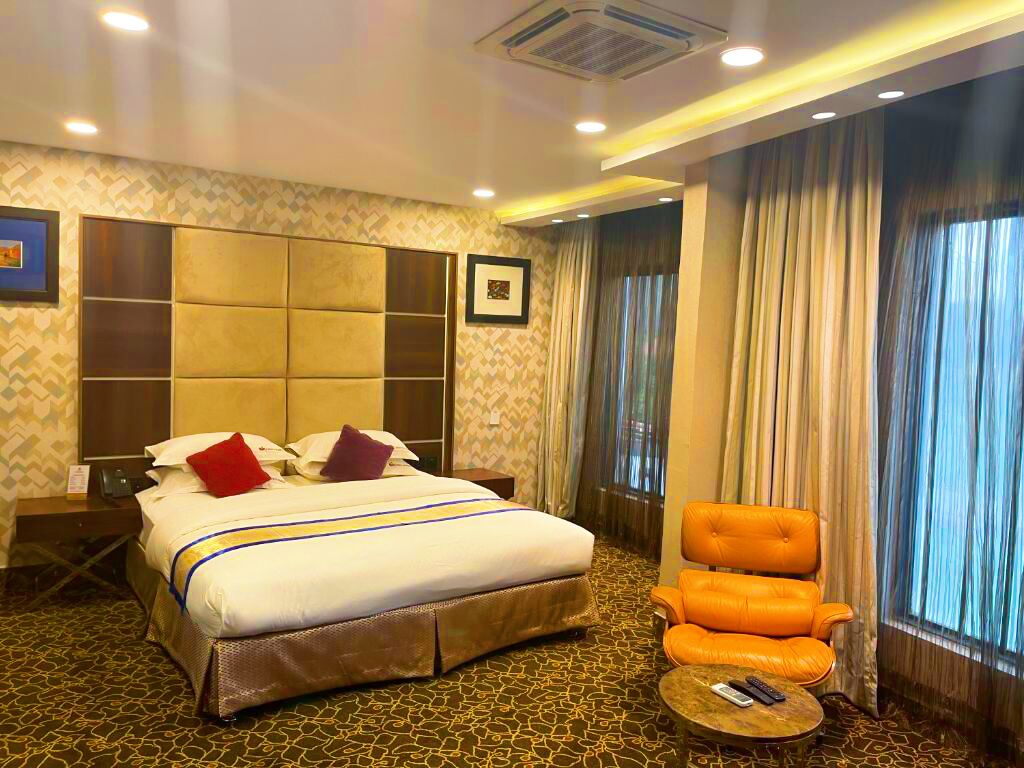 Presidential Suite, 1 King Bed, Balcony, Mountain View | In-room safe, desk, free WiFi, bed sheets
