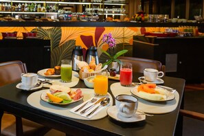 Desayuno buffet todos los días (con cargo) 