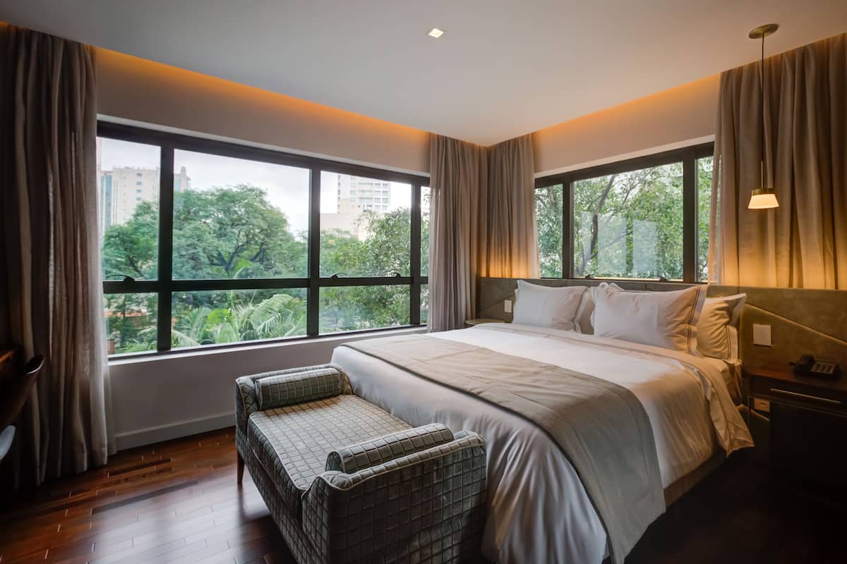 Habitación Premium, vistas a la ciudad | 1 dormitorio, ropa de cama de alta calidad, minibar y caja fuerte