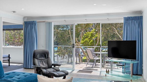 TV - Unit 8, Boardwalk Apartments (Narooma)