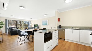 Interior - Beautiful renovated Boardwalk Apartments Unit Eleven (Narooma)