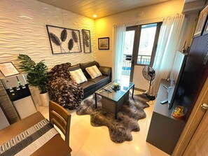 Smart TV, Netflix, Hulu, streaming services