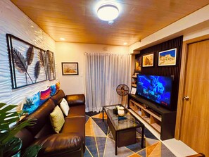 Smart TV, Netflix, Hulu, streaming services