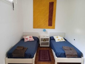 2 chambres, fer et planche à repasser, Wi-Fi, draps fournis