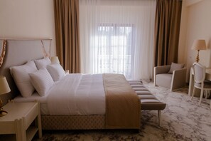 Individually decorated, individually furnished, desk, laptop workspace - Muller Hotel Boutique&Spa (Galati)