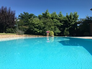 Outdoor pool - POETRY - cottage with garden, shared pool, private patio (Gallicano)