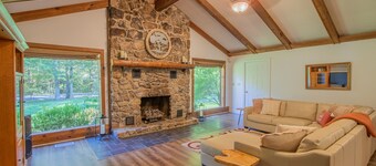 Family mountain cabin with room to spread out 20 minutes from Harrisonburg, VA..
