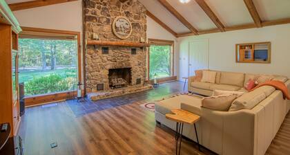 Family mountain cabin with room to spread out 20 minutes from Harrisonburg, VA..