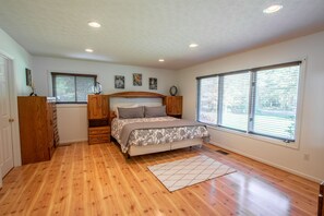 4 bedrooms, free WiFi, bed sheets