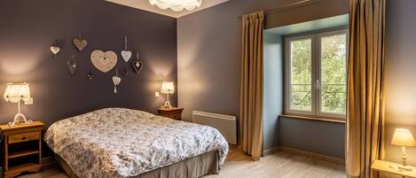 2 bedrooms, iron/ironing board, travel cot, free WiFi