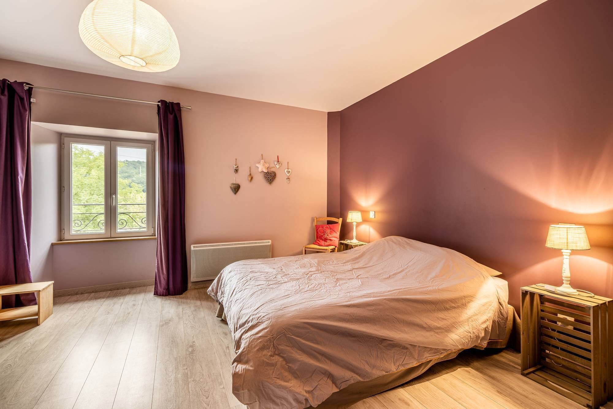 2 slaapkamers, een strijkplank/strijkijzer, reisbedje, gratis wifi