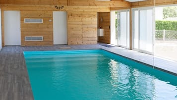Piscina coperta, una piscina riscaldata