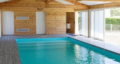 Gite pour 8 à 12 personnes avec piscine intérieure chauffée