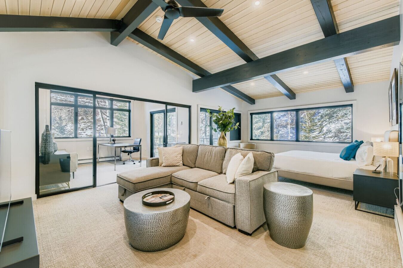 4 多间卧室、办公桌、熨斗/熨衣板、旅行婴儿床