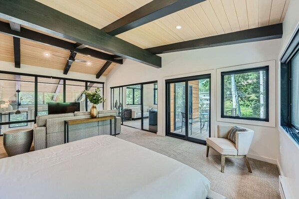 4 bedrooms, desk, iron/ironing board, travel cot - Winter Sale! Luxe 4BR Vail, Steps to Village! 4Bdrm Hosted By Alpine Co-Hosts Vail, CO (Vail)