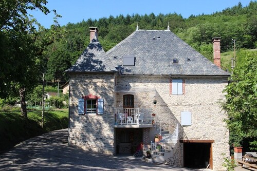 Family home in the countryside with swimming pool, air conditioning, tennis court - 12 to 15 people