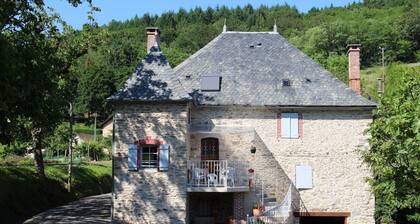 Family home in the countryside with swimming pool, air conditioning, tennis court - 12 to 15 people