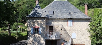 Family home in the countryside with swimming pool, air conditioning, tennis court - 12 to 15 people