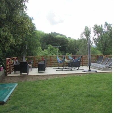 Family home in the countryside with swimming pool, air conditioning, tennis court - 12 to 15 people