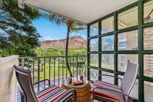 @ Marbella Lane -Coastal retreat near Diamond Head