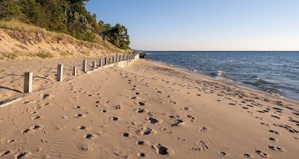 Private Lake Michigan Lakefront Retreat w/Beach