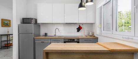 Fridge, microwave, oven, stovetop