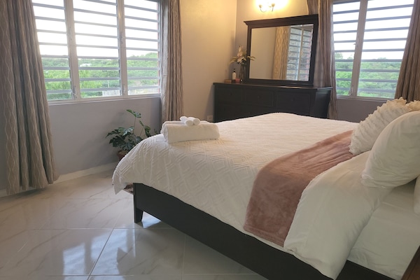 3 Schlafzimmer, Schreibtisch, Bügeleisen/Bügelbrett, kostenloses WLAN