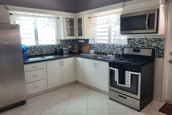 Frigorífic, microones, forn i placa de cuina