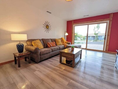 Cowboy Ranch Near Shopping Dog Family Friendly