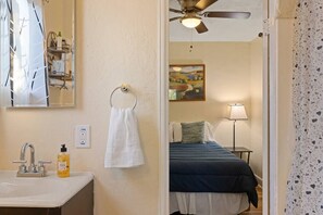 2 chambres, fer et planche à repasser, lit parapluie, Wi-Fi