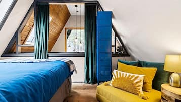 3 bedrooms, iron/ironing board, travel cot, WiFi