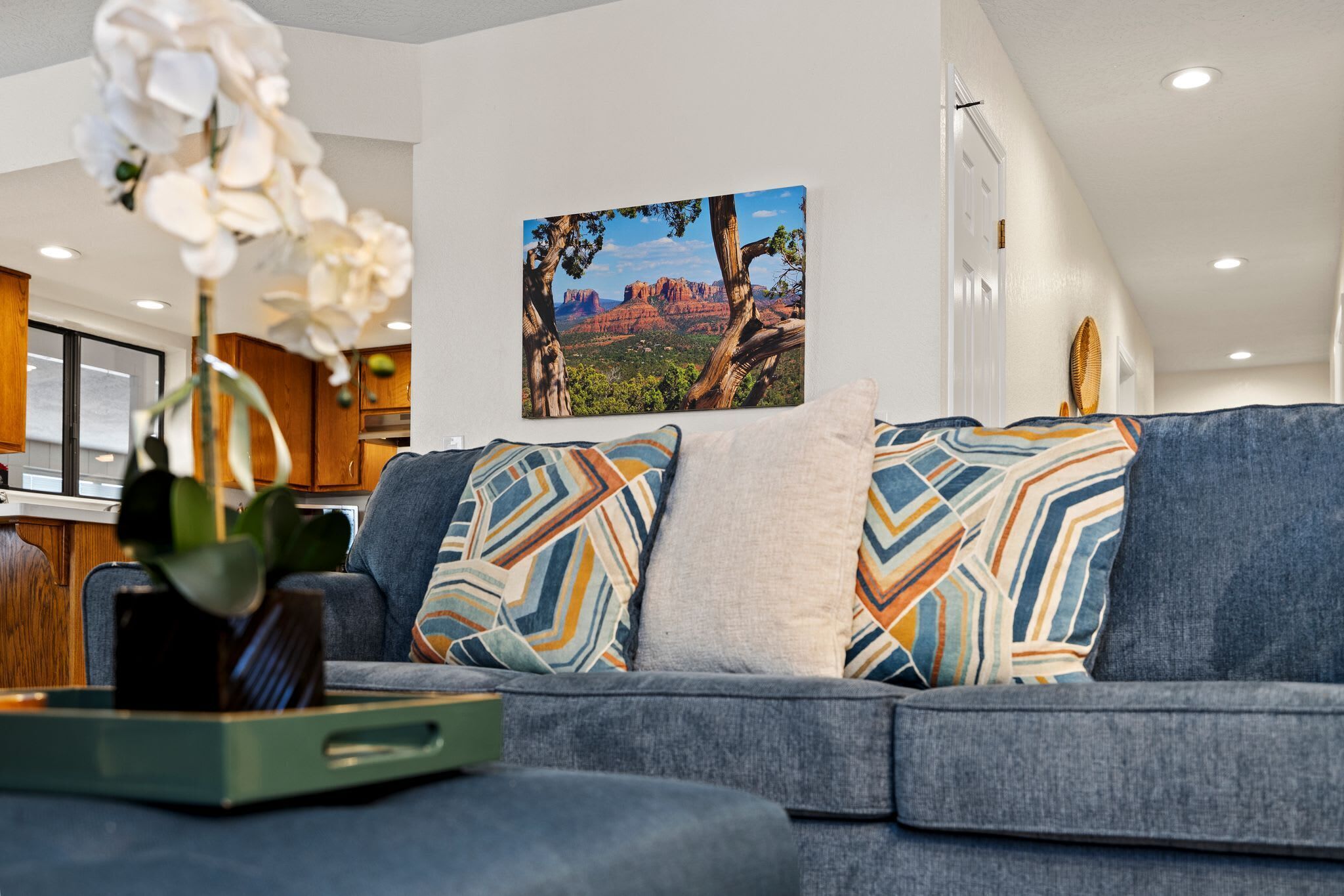 Televisor, futbolí i oficines 