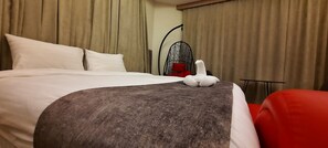 ห้องดีลักซ์สวีท, 2 ห้องนอน | มินิบาร์, Wi-Fi ฟรี, ผ้าปูที่นอน