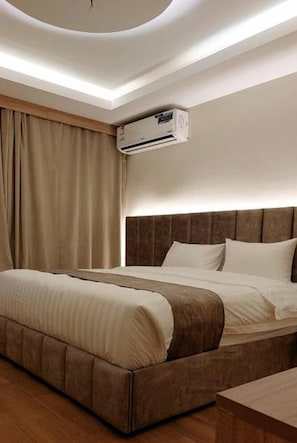 Minibar, kostenloses WLAN, Bettwäsche