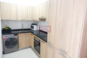 Appartamento Luxury | Cucina privata | Frigorifero con congelatore, microonde, forno, lavastoviglie