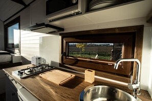 冰箱、微波炉、炉灶、烤面包机